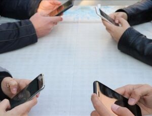 Gençlere Cep Telefonu ve Bilgisayar Desteği Müjdesi