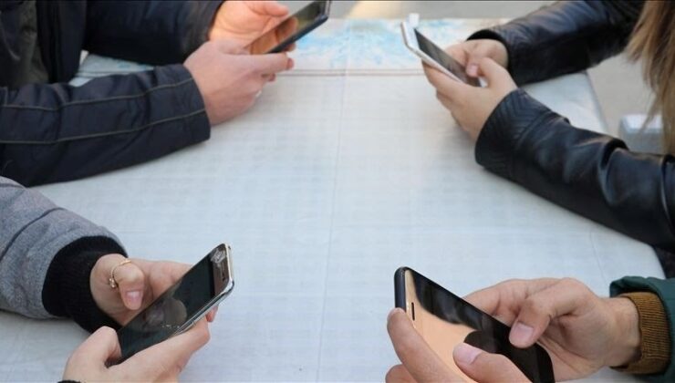 Gençlere Cep Telefonu ve Bilgisayar Desteği Müjdesi