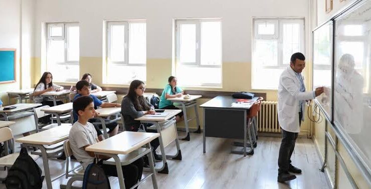Uzman öğretmenlik ve başöğretmenlik eğitimleri uzatıldı